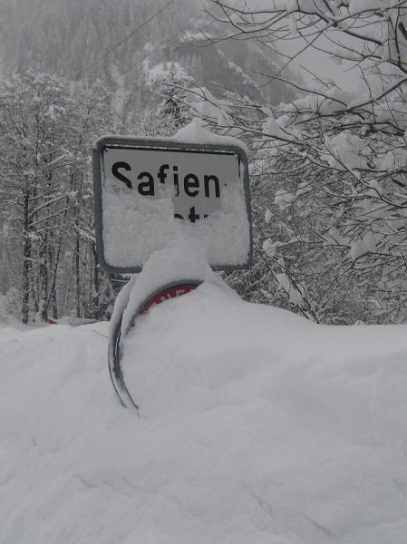 IMG_1852.JPG - Schnee und mehr Schnee  
(Foto von Peter Zollinger)